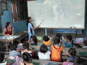 Overseas Vietnamese in Cambodia active in learning Vietnamese language